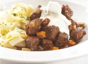 Venison ragout with berries